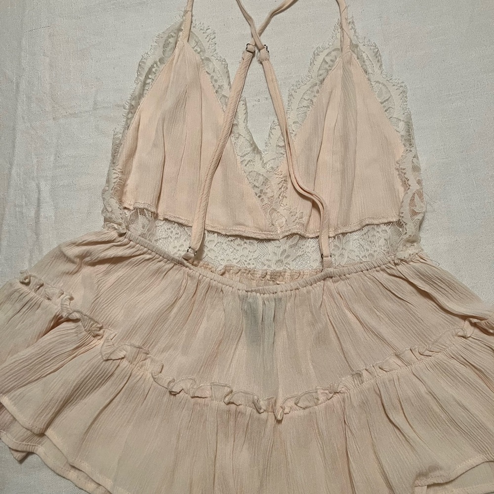 Lace detailed top from Forever 21. (Blush)